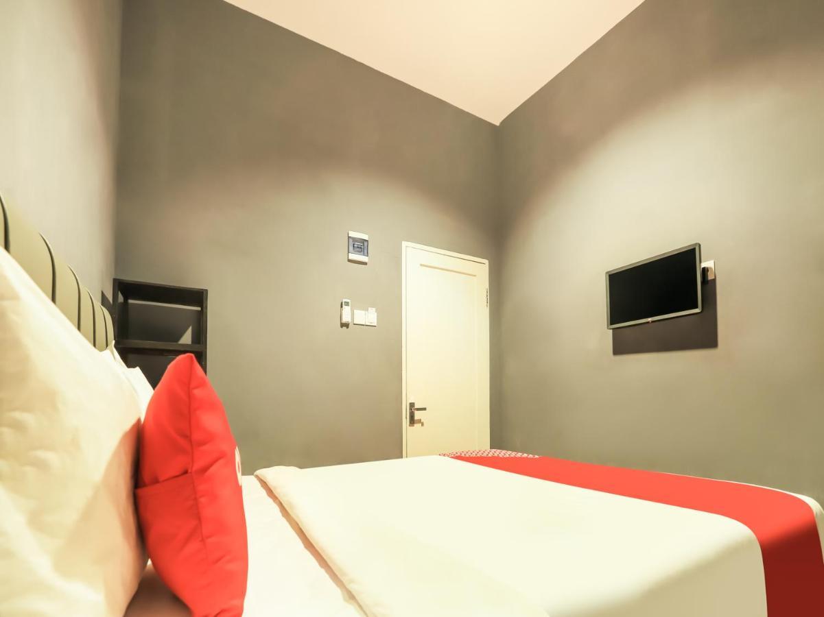 Oyo 3492 Mandala Residence 棉兰 外观 照片